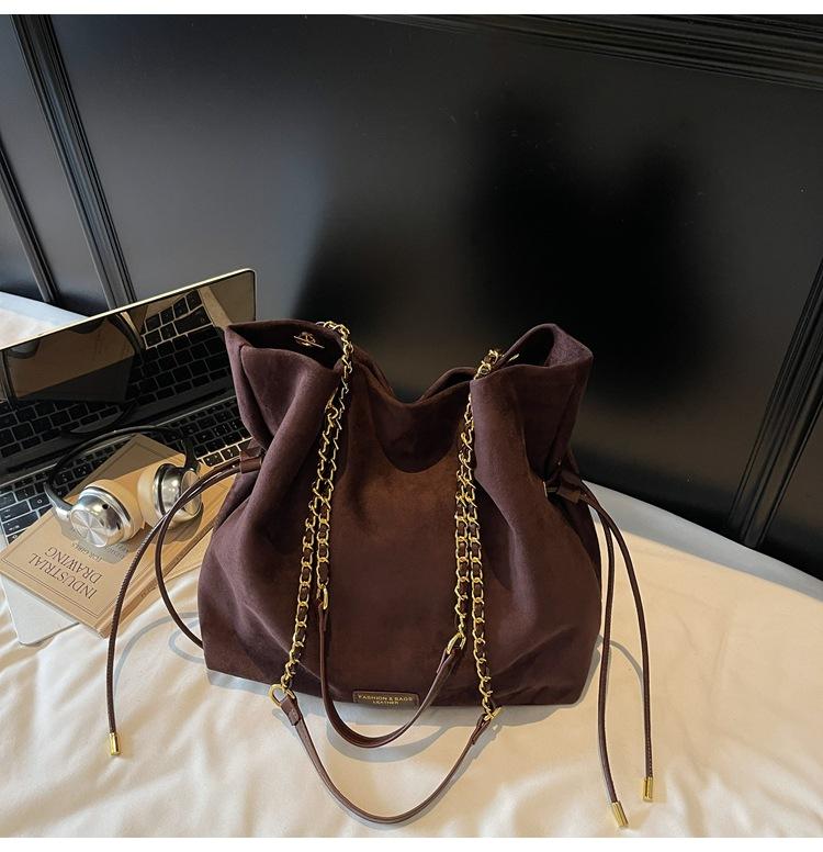 

Вместительная ретро сумка-тоут женская 2025 новая модная цепочка сумка на плечо повседневная сумка-подмышка для поездок