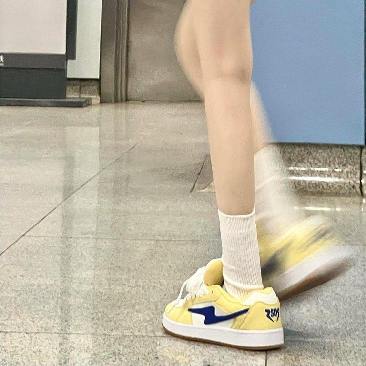 Light yellow lightning niche bread shoes women's new spring and summer casual color scheme ins board shoes women