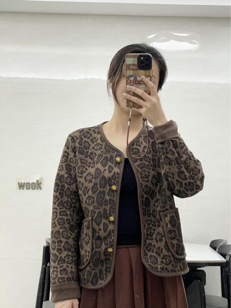 Women's Fleece-Lined Leopard Print Jacket: 2025 Autumn/Winter, Slimming Korean Style, Fashionable & Elegant, Thickened & Loose, Short Design.