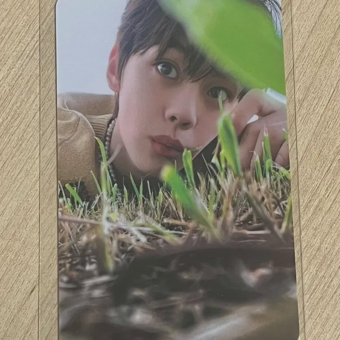 

Zerobaseone Zerobaseone Kim Gyuvin Clean Perfume Photocard