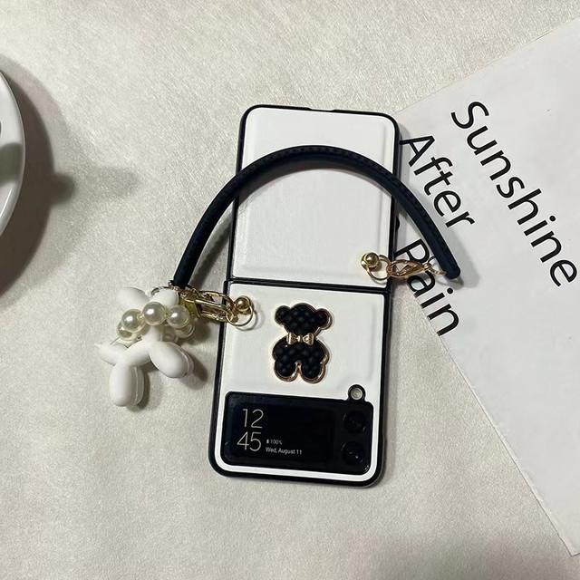 

Модный браслет с подвеской в ​​виде собаки-пуделя, кожаный чехол для телефона для Samsung Galaxy Z Flip 4 Z Flip 3 Z Flip, чехол с цепочкой на руку с мультяшным медведем Galaxy Z Flip 3