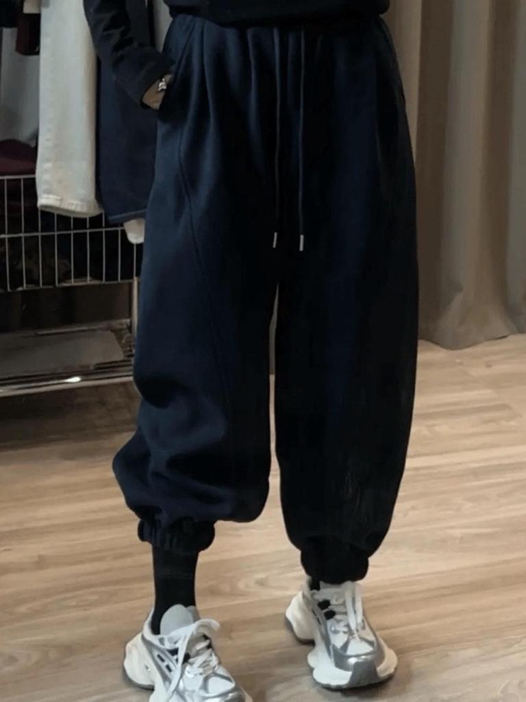 Fleece-Lined High-Waisted Tapered Women's Pants: Plus Size, Loose Fit, Versatile, Thick, Warm, Casual Autumn/Winter Sweatpants.