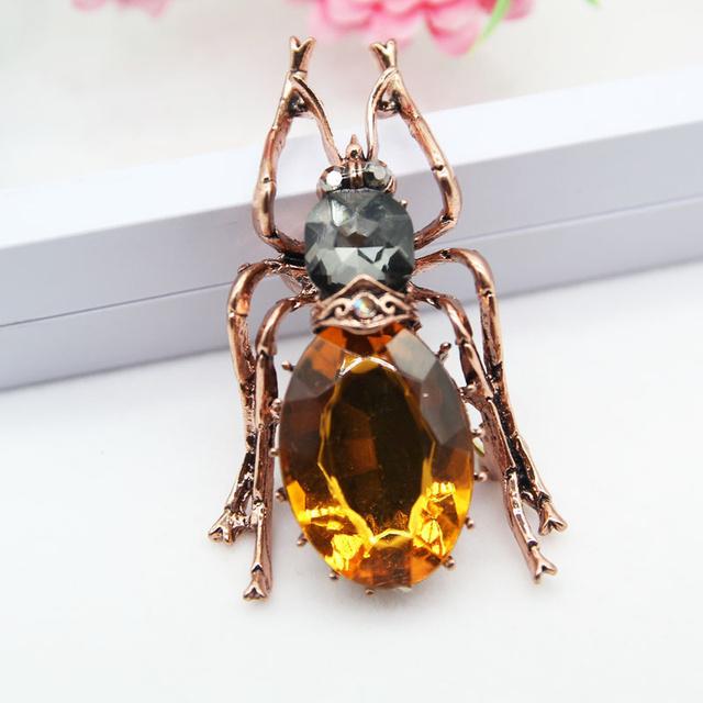 

Брошка зі стразами у формі жука. Вінтажна брошка з тваринами та комахами. Висококласна модна індивідуальна брошка. Аксесуари