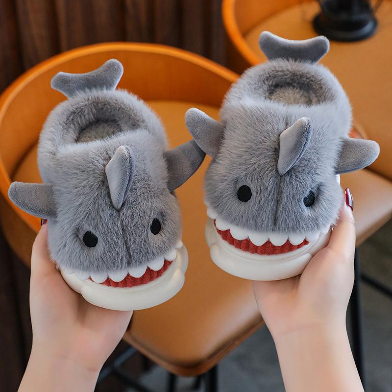 Jungen Cartoon Hai Baumwollpantoffeln Weich Warm Rutschfest Winterschuhe für den Innenbereich