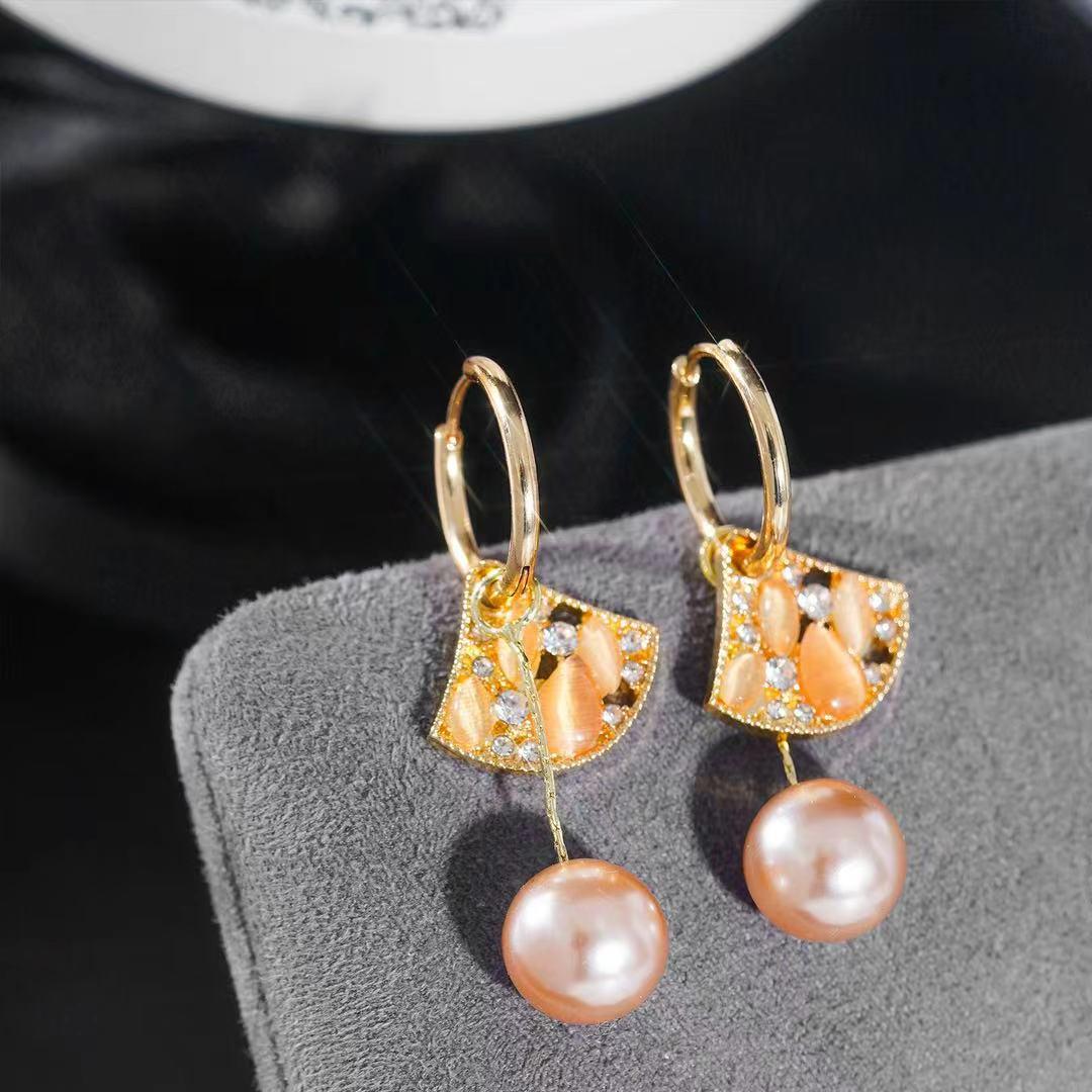 Leaf Bead Tassel Ear Cuff: Luxurious Versatile Earrings