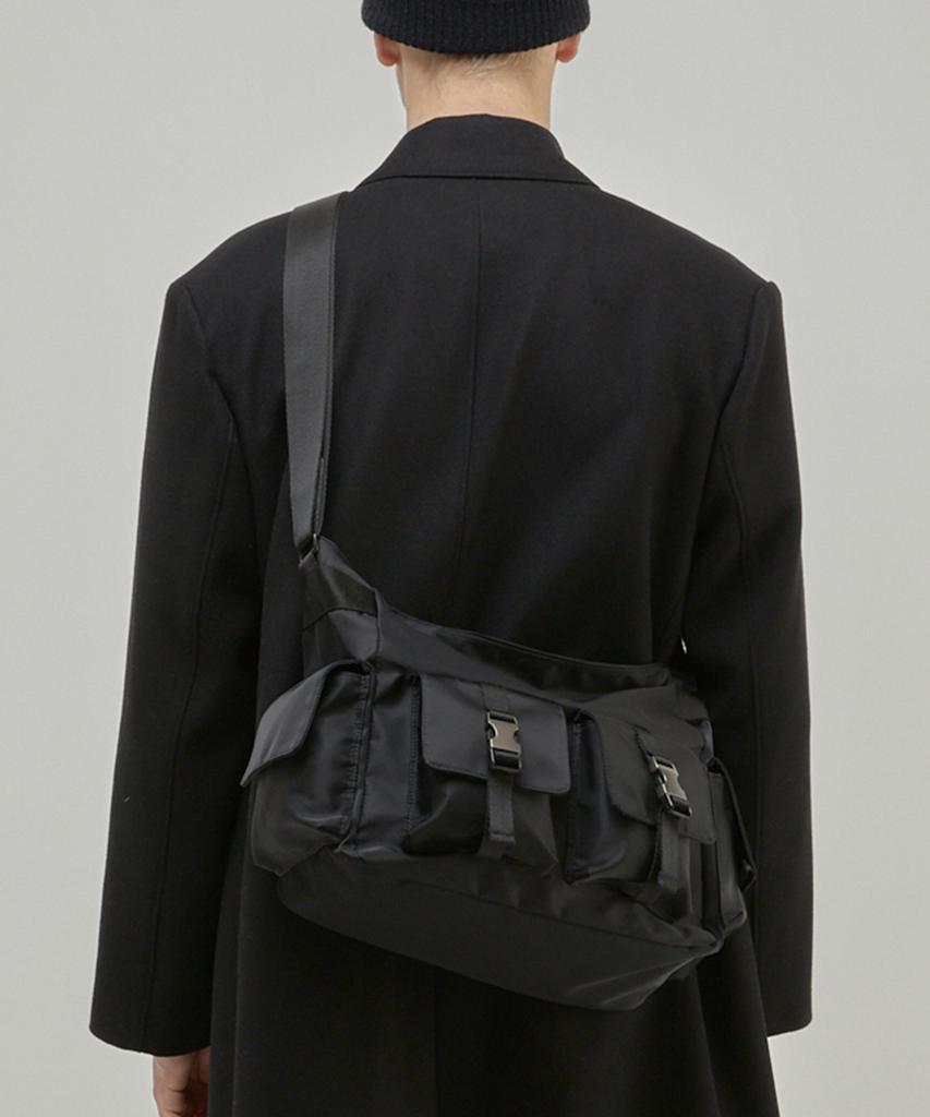 Monofold Hunt Messenger Crossbody Bag