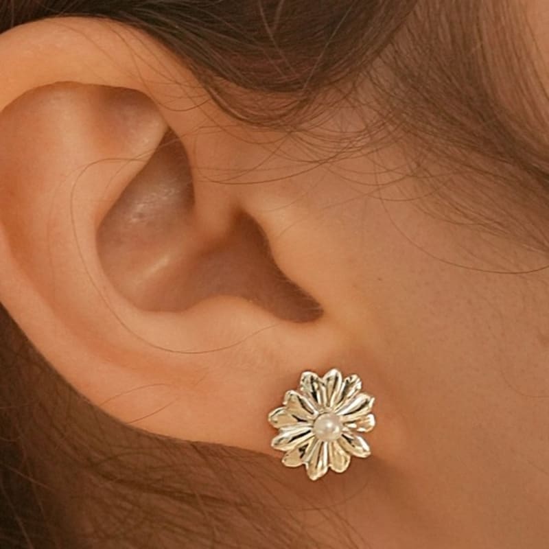 

BELLOOGGI Daisy pearl earring (L) Daisy freshwater pearl earring free