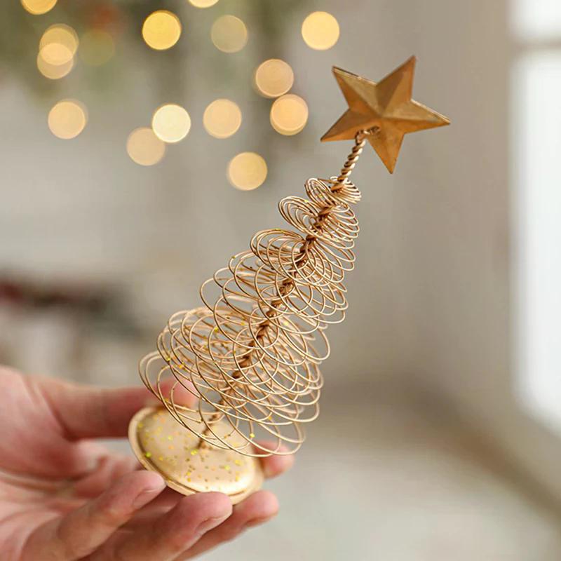 Albero di Natale Decorazione Dorata in Ferro Ornamento Festivo da Tavolo Decorazione per la Casa delle Feste Statuetta Albero di Natale Decorazione per Festa di Natale