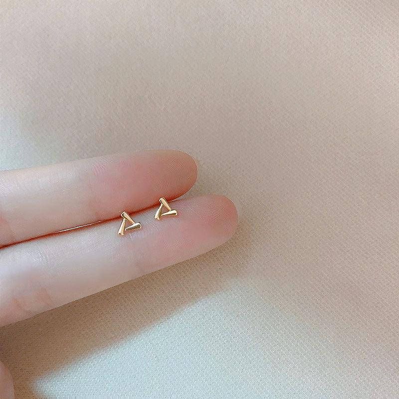 

Water Drop Stud Earrings: Elegant, Simple Dangle Ear Hooks for Women - Sleek Style and Comfortable for Everyday Wear