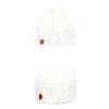 (SU)La moda da donna mantiene caldi i cappelli invernali in lana lavorata a maglia