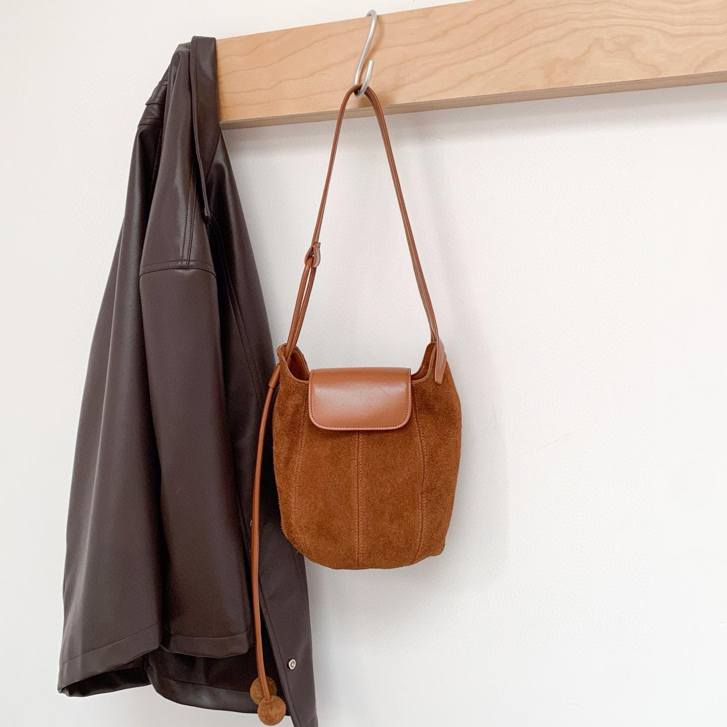 

Autumn/Winter Frosted Cowhide Flap Crossbody Bag for Women 12cm L x 12cm W x 21cm H золотий коричневий колір