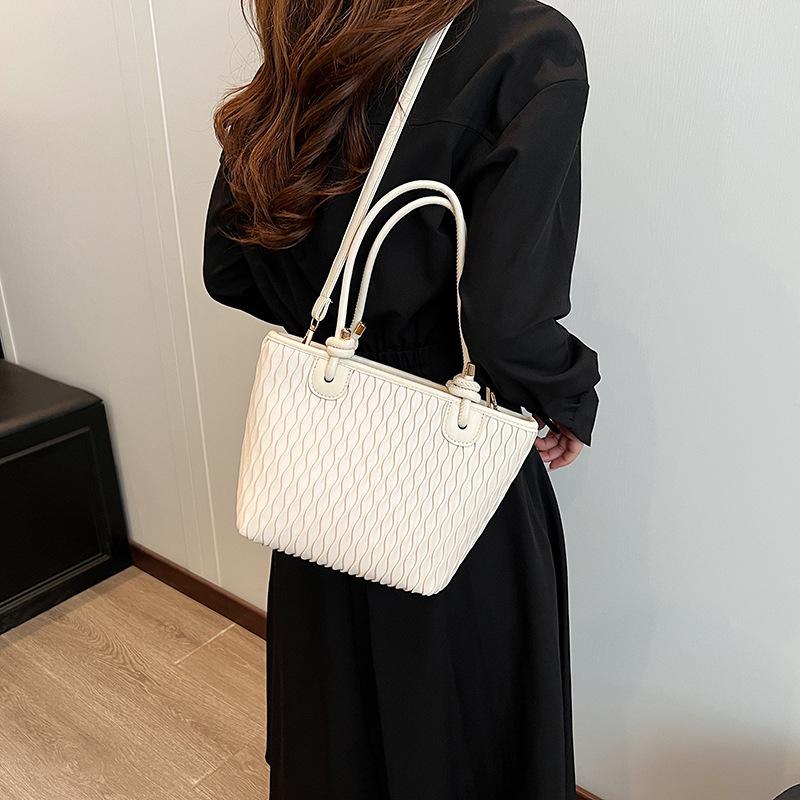 Korean version of trendy fashion bucket bag women's 2025 summer new simple casual shoulder bag high-end oblique span women's bag
