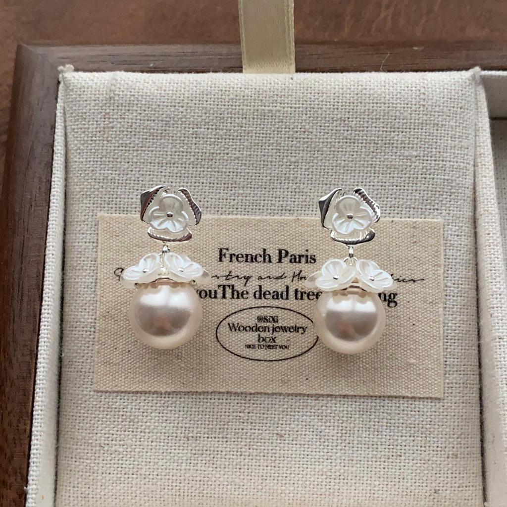 "Vintage Creamy Yellow Starfish Ear Clips: Elegant and Cute, Piercing-Free Sea Star Earrings"