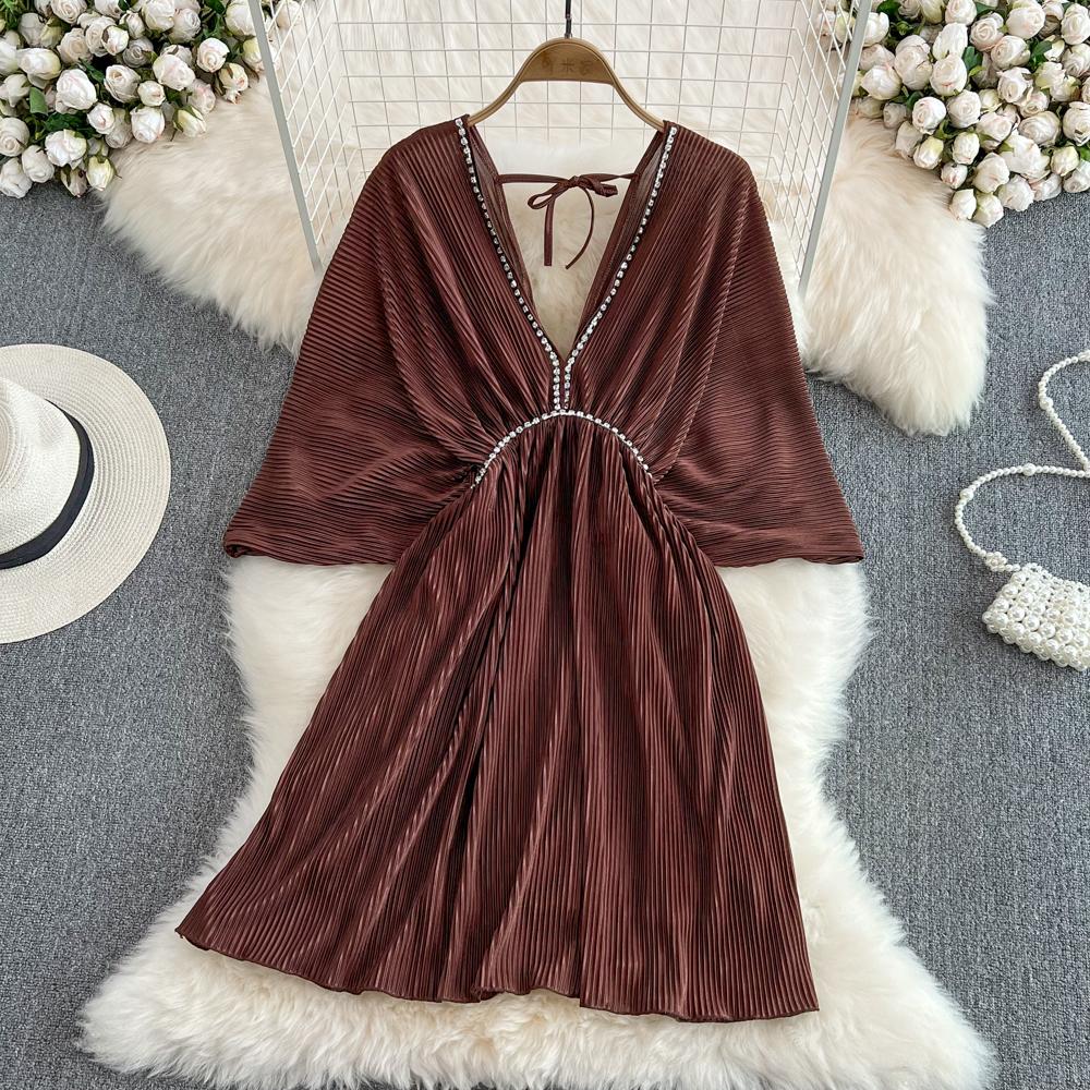 High-end Sexy Temperament Lose Design V-ausschnitt Open-back Taille Fledermaus-ärmel Plissee Kleid Sommer