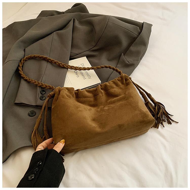 

Fashion versatile shoulder women s bag 2025 summer new pleated personality niche design retro high-end bucket bag коричневий
