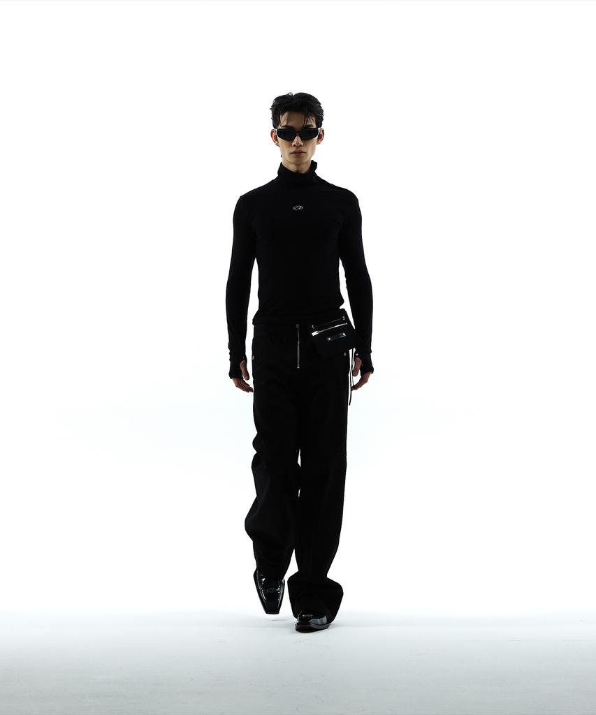 MORE THAN BLACK Logo Pola Snap Warmer Sleeve