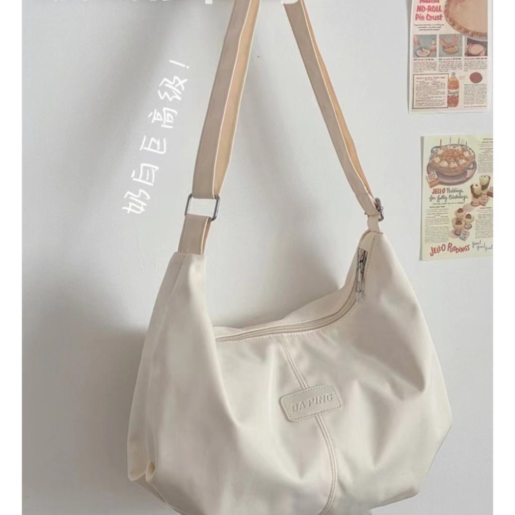 Ladies' Fashionable Large Capacity Crossbody Bag with Adjustable Shoulder Straps and Zipper Closure - Made of Durable Polyester Material