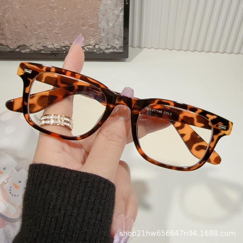 New women's anti-blue glasses frame women's high-end sense fashion and thin anti-ultraviolet glasses can be matched with myopia glasses