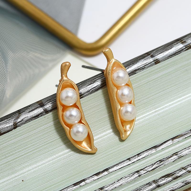 Retro Baroque Pearl Stud Earrings Women's Versatile High-end French Earrings, Simple Temperament, Personalized Trendy Ear Jewelry