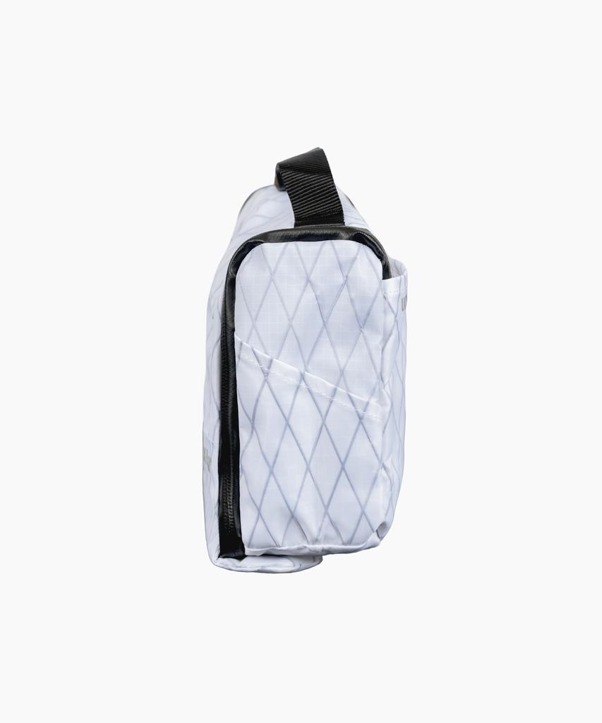 Black Briar Contain Wash Pouch (Ultra White)