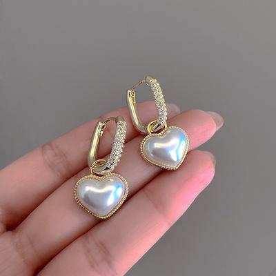 Romantyczne perłowe kolczyki w kształcie serca złote walentynkowe kolczyki dla kobiet retro trend mody lekki luksus prezent urodzinowy dla dziewczyn