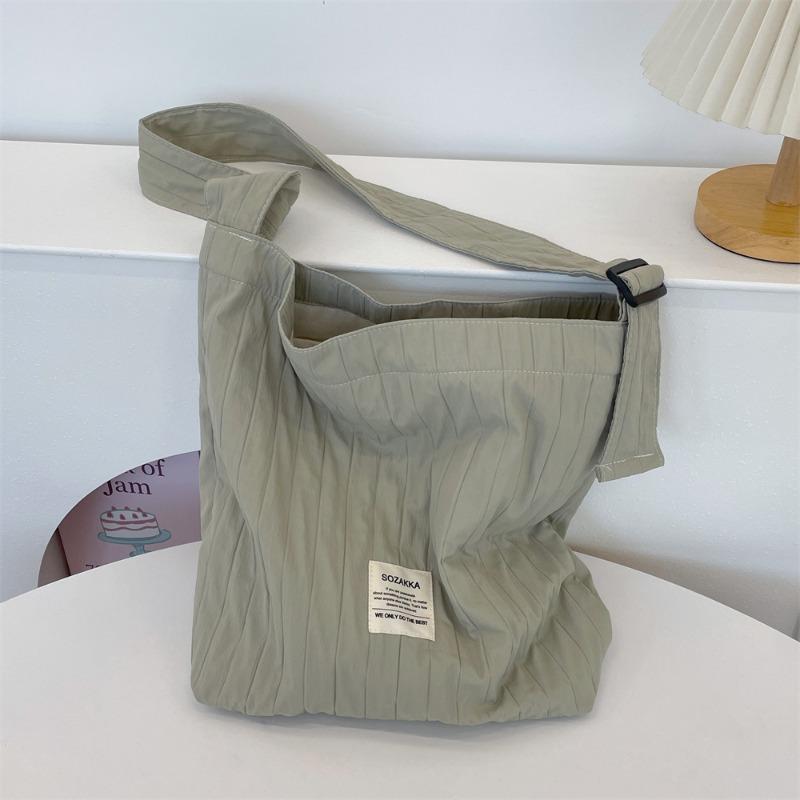 

simple solid color striped pleated bag women s new shoulder messenger bag large capacity canvas bag commuter bag сірий колір