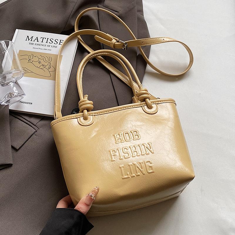 2025 popular new niche simple wind hand carrying bucket bag Korean version casual versatile commuter fashion messenger bag women