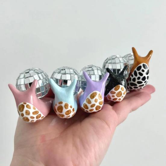 

Yousheng Disco Snail Украшение из смолы, красочная улитка со светоотражающим диско-шаром, настольная фигурка диско-улитки для домашнего офиса розовый