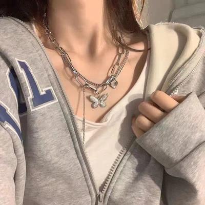 Doppellagige Halskette, charmant, passend zu allen Anlässen, verstellbar, Schmuck-Accessoire, Liebes-Schmetterlings-Anhänger