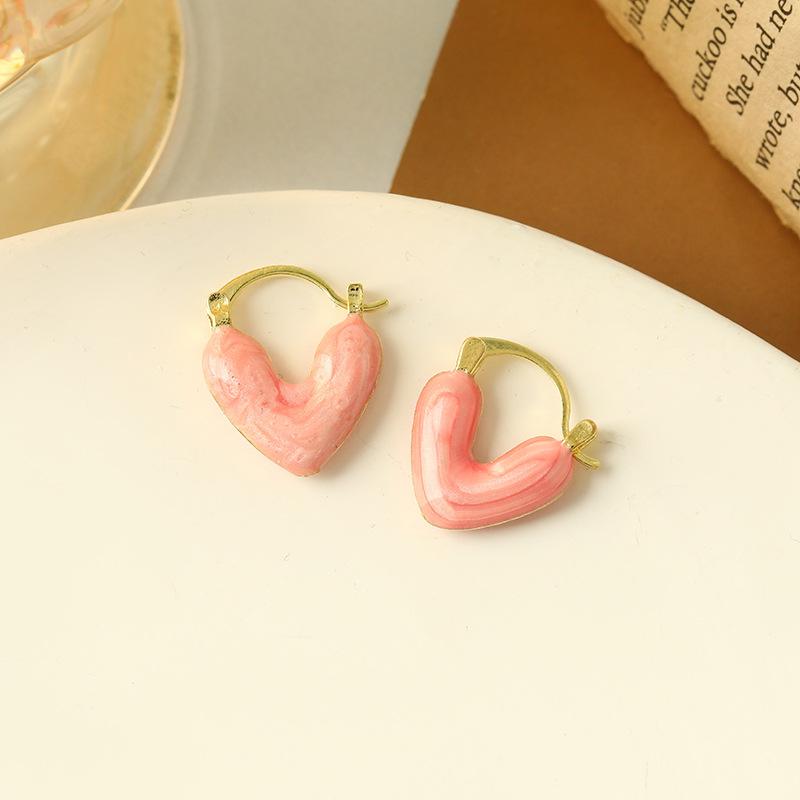 Fresh and Sweet White Oil Drop Heart-shaped Love Oil Drop Earrings for Girls with Unique Design and Exquisite Ear Accessories розовый