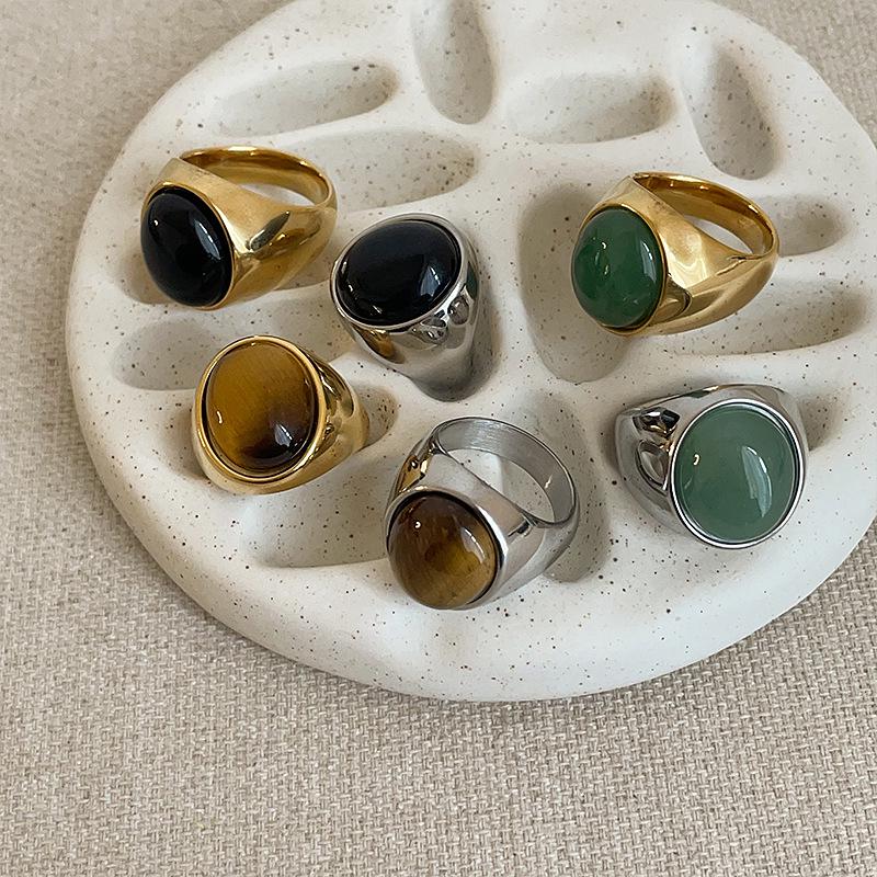 Elegant Women's Natural Stone Polished Metal Ring - Niche Fashion Design