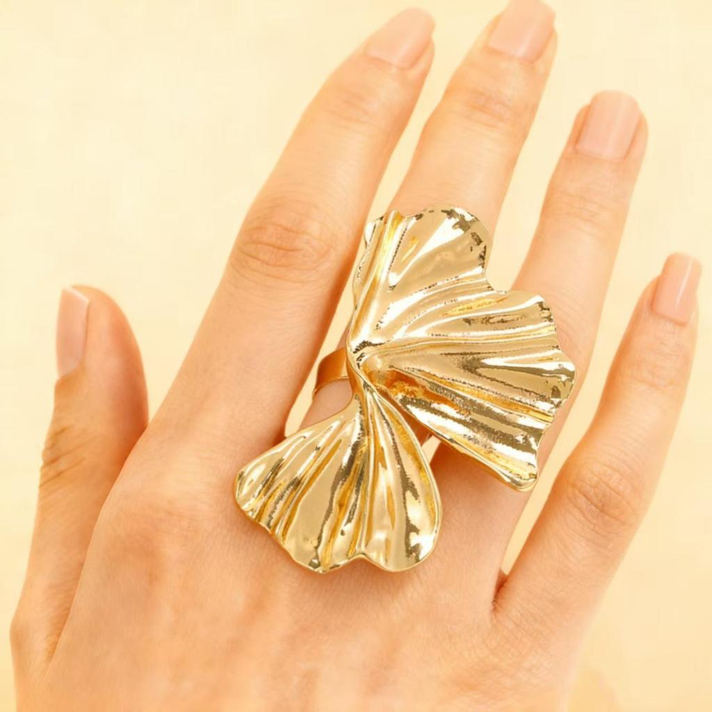 European & American Ginkgo Leaf Design Knuckle Ring: Irregular Pleated Alloy with Sweet, Cool Personality.
