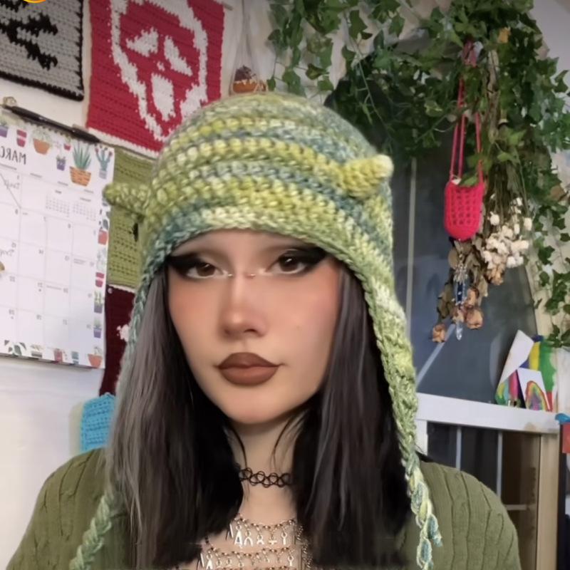 Berretto con paraorecchie scheletro fatto a mano all'uncinetto per Halloween