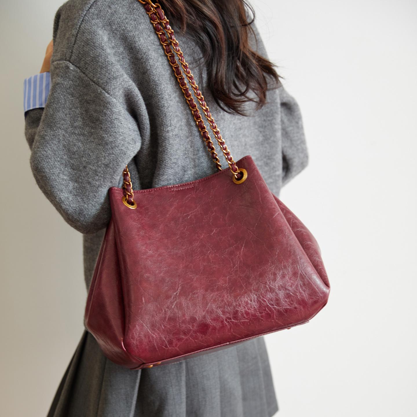 

Women s Large Capacity Simple Tote Bag 2025 New Style Single Shoulder Crossbody Bag Luxury Sensation Handbag Polyester Fiber
