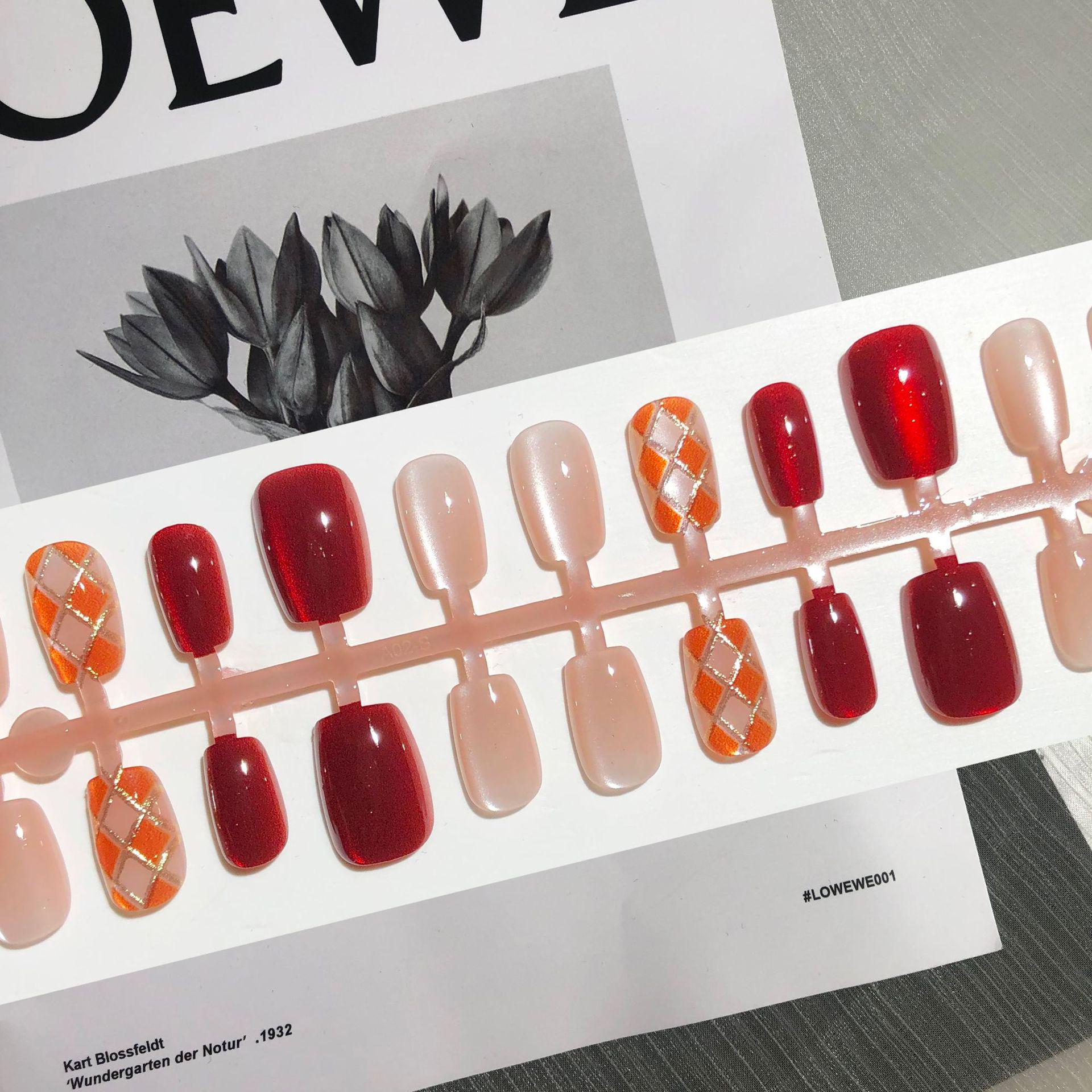 

Autumn/Winter Plaid Press-On Nails: Cherry Red Cat Eye Color Block Nail Tips, 30 Pieces