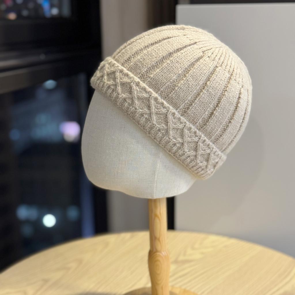 Solid Color Knitted Simple Men's and Women's Casual Watermelon Woolen Hat To Keep Warm and Prevent Cold Show Face Small Pullover Cold Hat