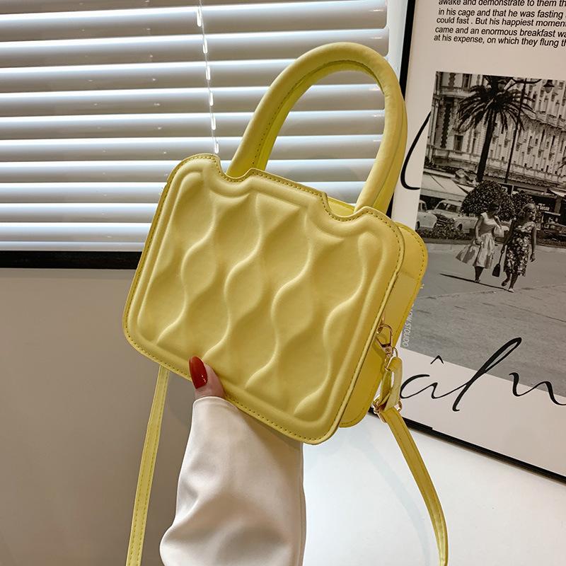 

Літня жіноча сумка 2024, нова модна іноземна сумочка, популярна сумка для печива, модна сумка через плече, невелика квадратна сумка жовтий