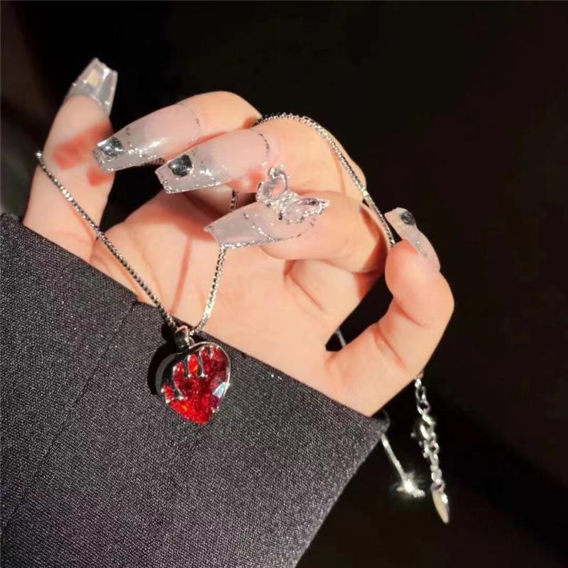 Pink Zircon Heart-Shaped Pendant Necklace - Elegant Women s Clavicle Chain