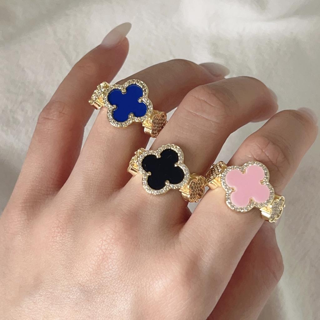 A niche high-end light luxury four leaf clover zircon ring for women with retro style and adjustable opening