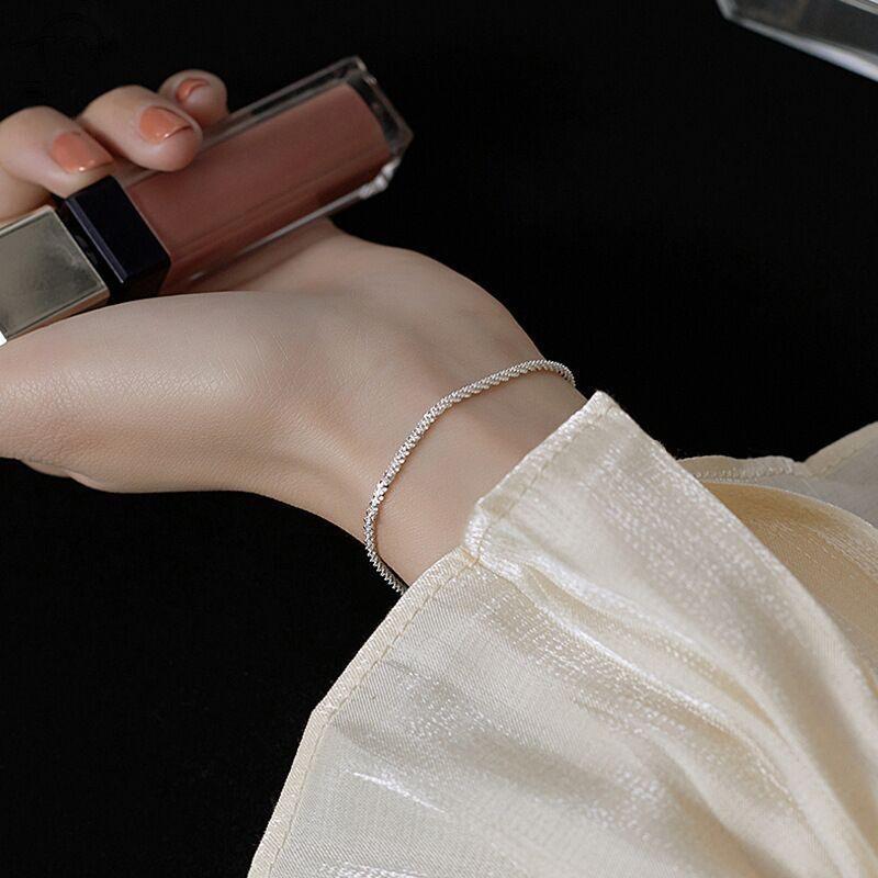 

Мерцающая цепочка из гипсофилы: Элегантное сверкающее женское ожерелье на ключицу