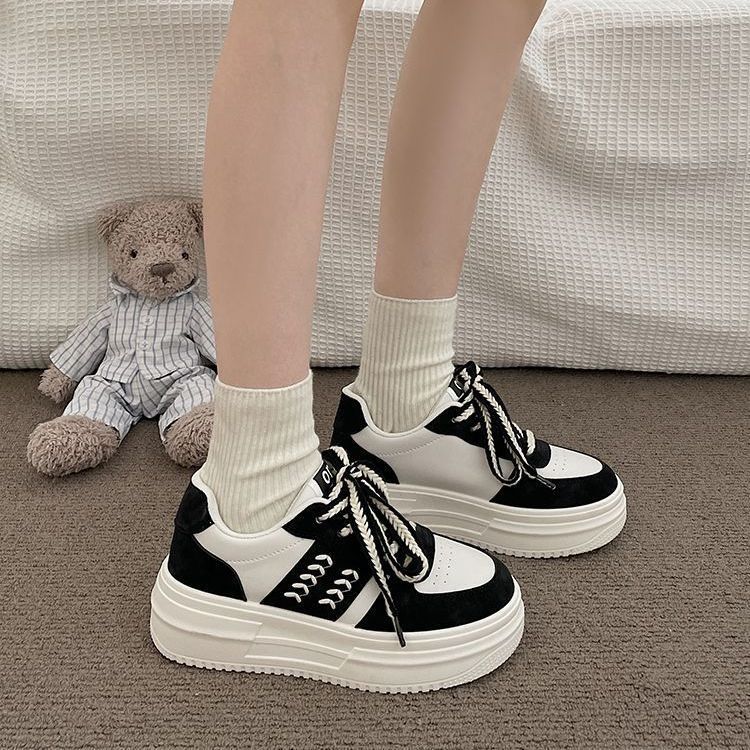 Plateau-Muffin-Schuhe Damen neue lässige vielseitige Sport-Board-Schuhe im Herbst und Winter 2025 ins tide-increasing weiße Schuhe