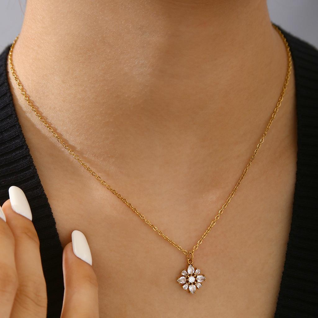 Women's Fashion Jewelry Necklace, Stainless Steel Plated with 18K Gold, Inlaid with Zircon Flower Pendant Necklace,