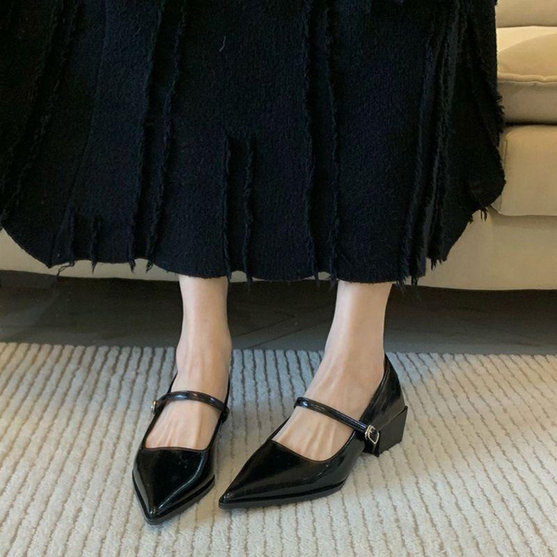 

French temperament single shoes women s 2025 spring and autumn new popular black one-word with shallow mouth waterproof table thick heel pointed shoes 39 чёрный