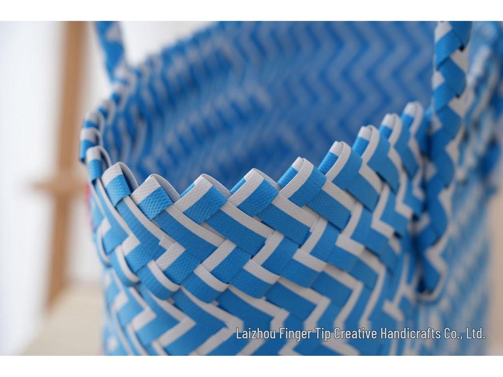 Woven Sausage Puppy Large Capacity Handbag - Cute Vegetable Basket Souvenir Gift for Girls & Commuters