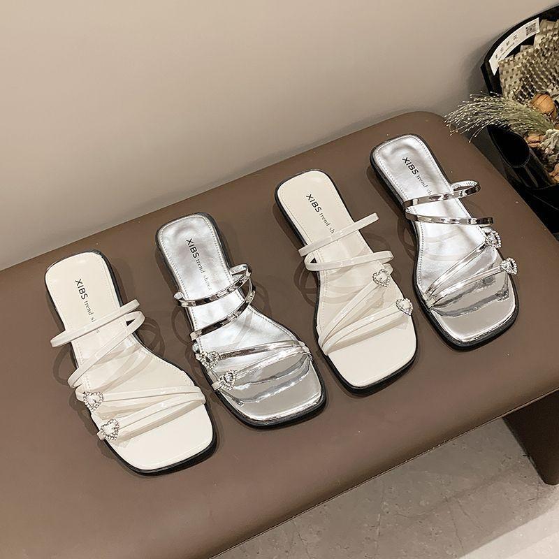 Fashion versatile high-end outer wear summer Korean version with skirt 2025 French new slippers flat bottom light sandals women