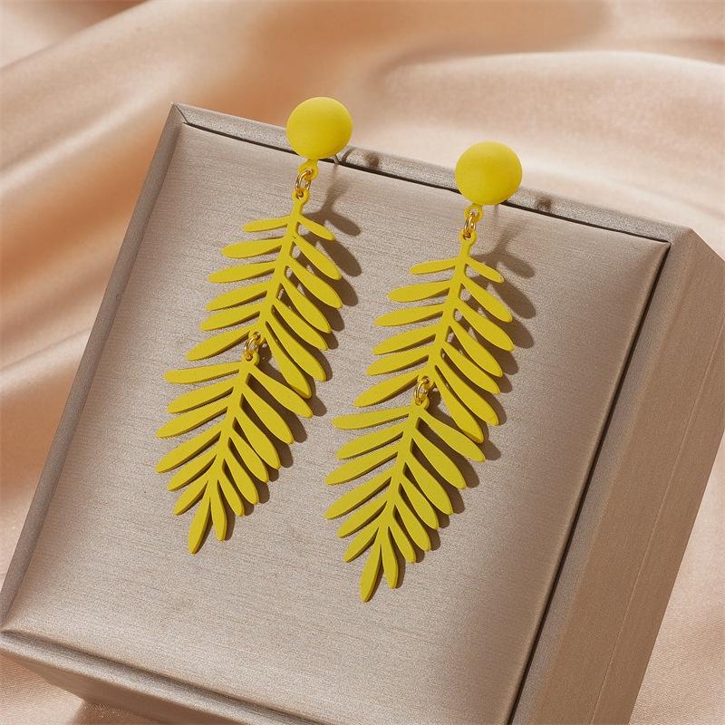 Pinkdudu Fashion Exaggeration Colorful Leaf Earrings Simple Candy-Colored Acrylic Stud Earrings for Women Jewelry Gifts PD901
