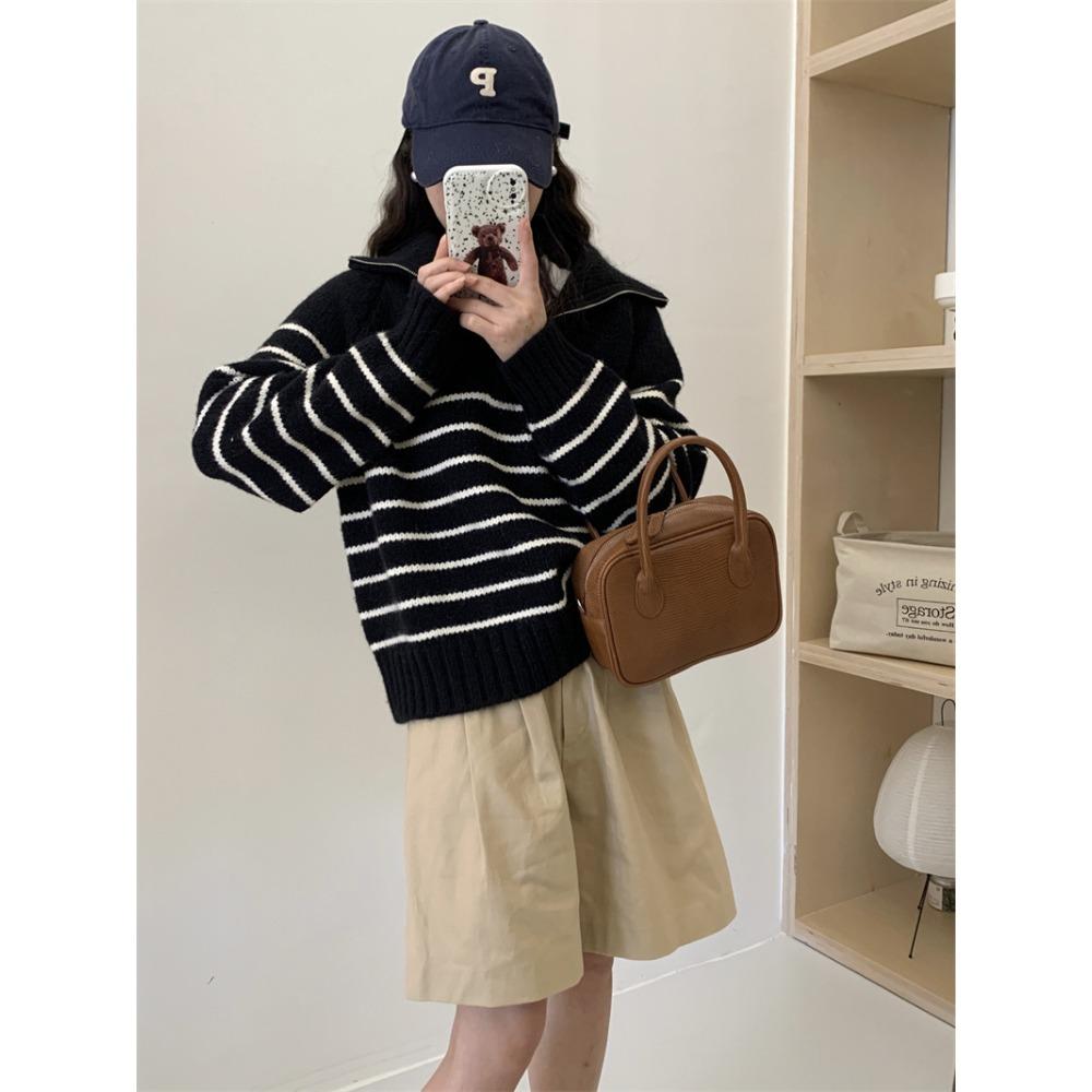 A Semi-zipped Stand-up Collar Sweater for Women, with Loose Stripes, Paired with A Long-sleeved Pullover Knitted Top for Autumn and Winter