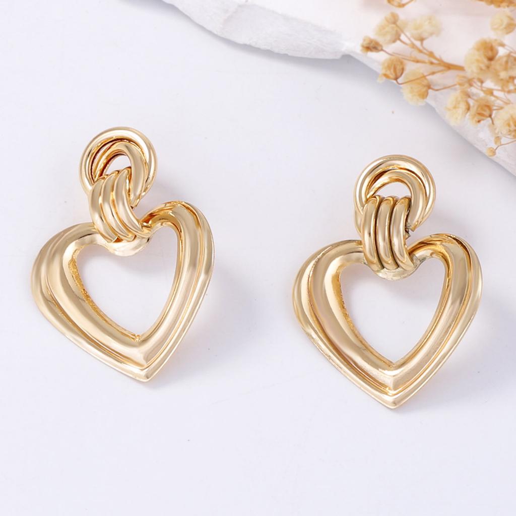 Simple, fashionable, exaggerated, individualistic, trendy, cold style, hollowed-out metal heart-shaped earrings, light luxury