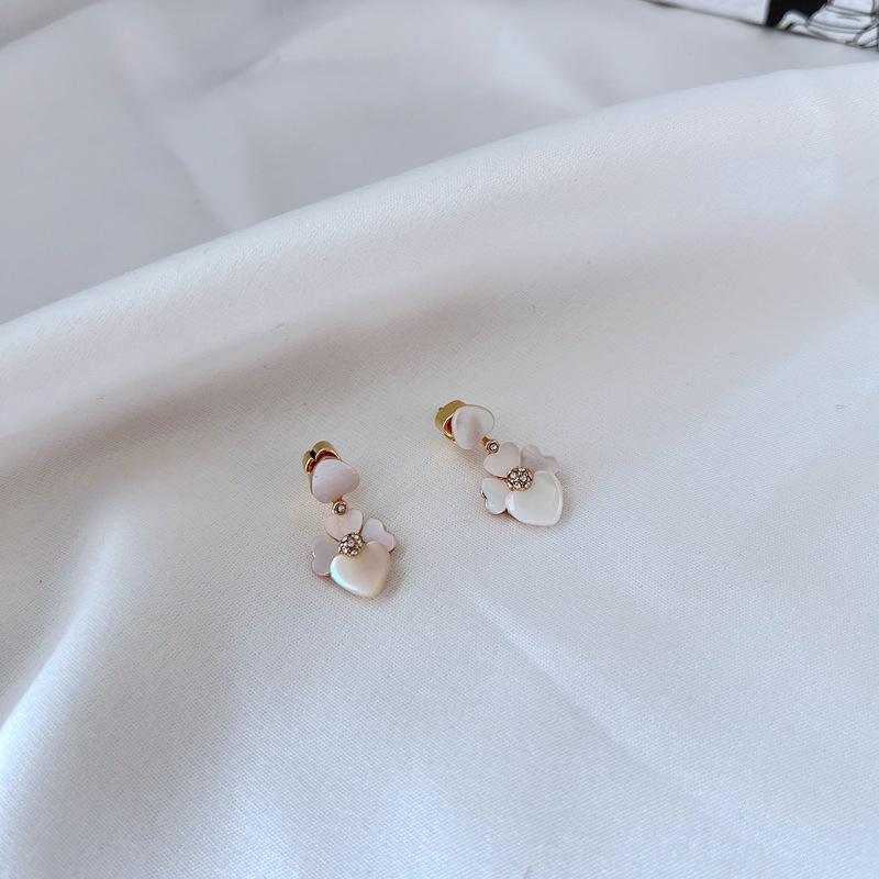 Exquisite Heart Natural Shell Earrings: Elegant European & American Style