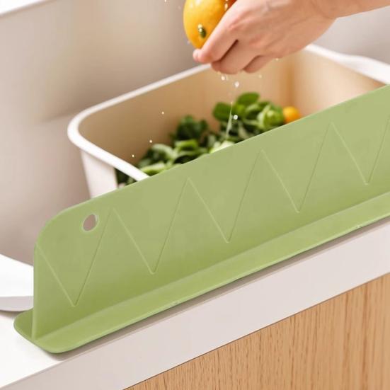 Sink Splash Guard Non-slip Suction Cup Water Splash Protector Reusable Kitchen Sink